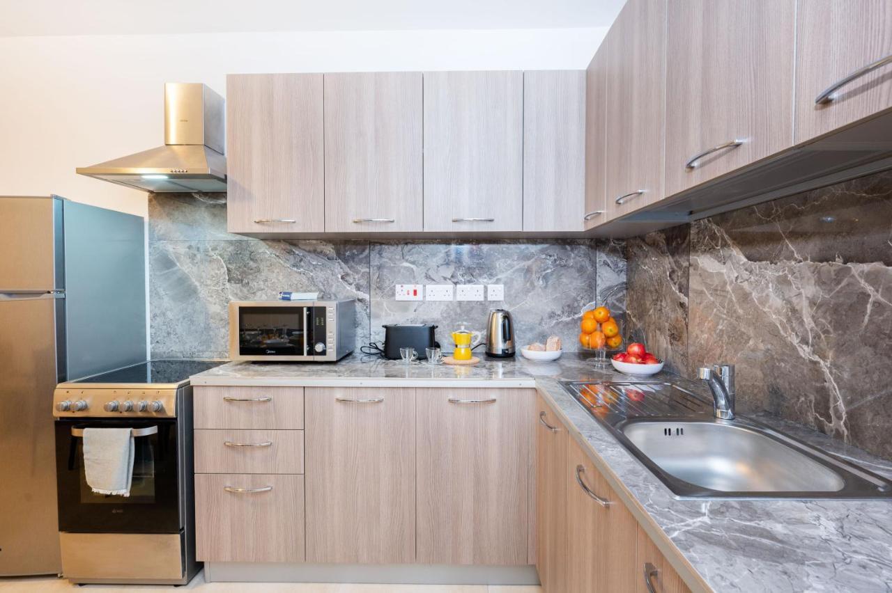 Islet Promenade Seafront Family Apartment With 2 Balconies By Getawaysmalta San Pawl il-Baħar Eksteriør bilde