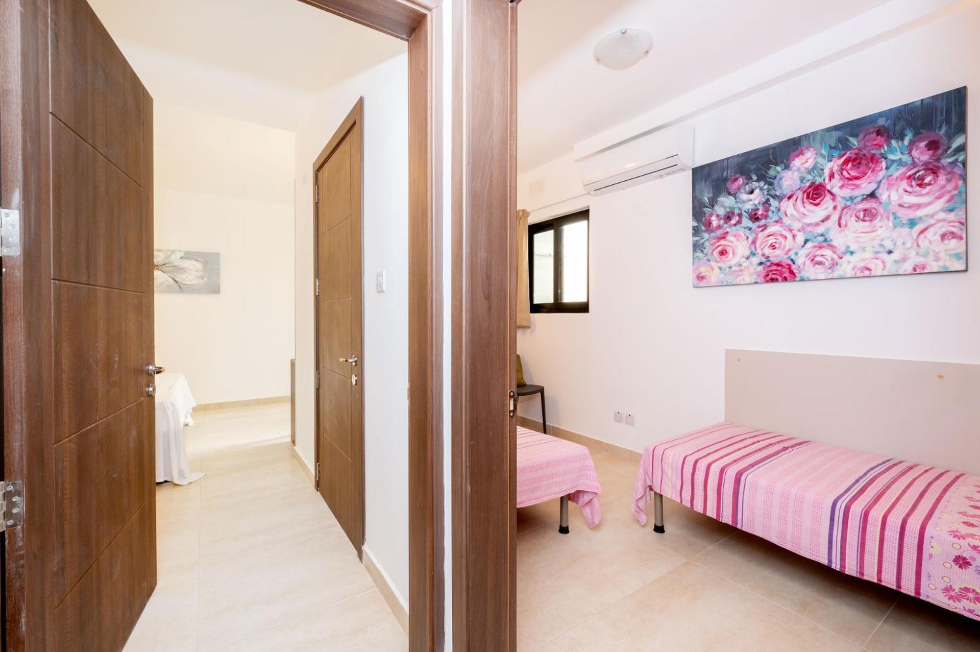 Islet Promenade Seafront Family Apartment With 2 Balconies By Getawaysmalta San Pawl il-Baħar Eksteriør bilde